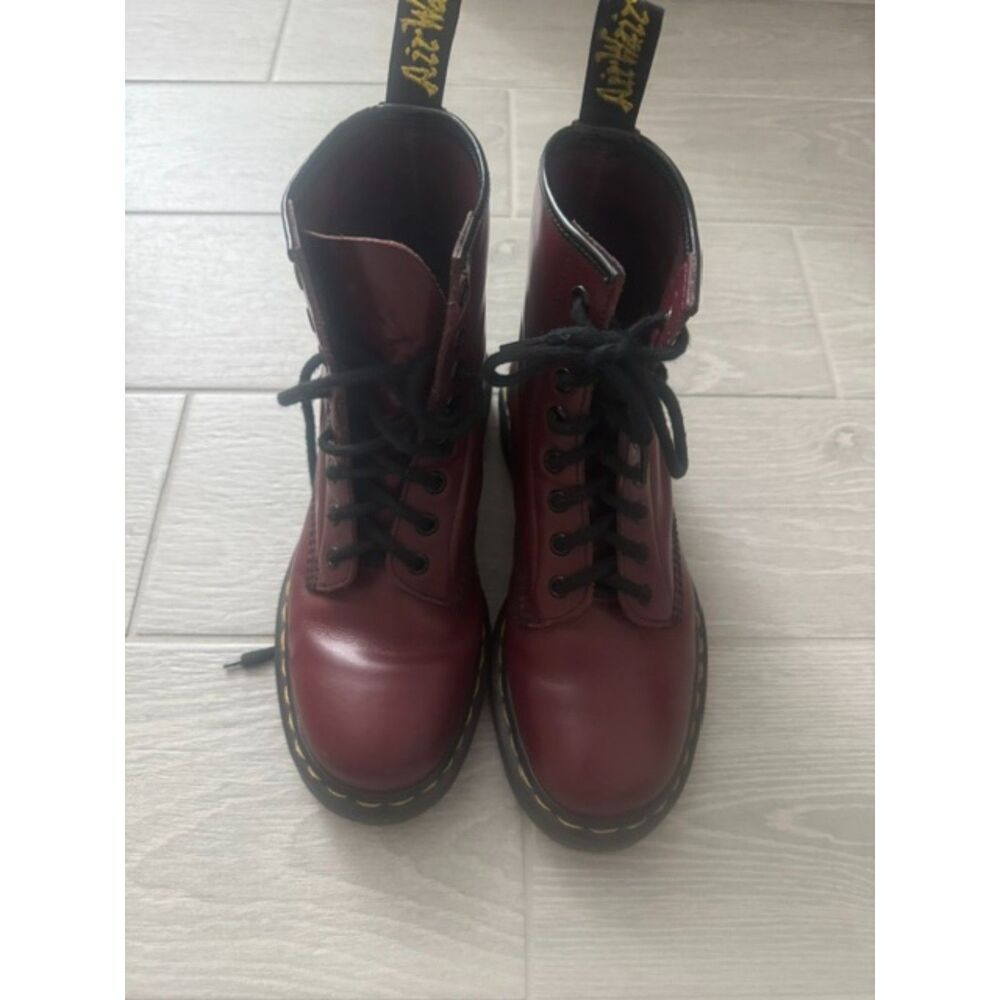 Dr. Martens 1940 smooth burgundy leather classic lace-up boots, size 7.